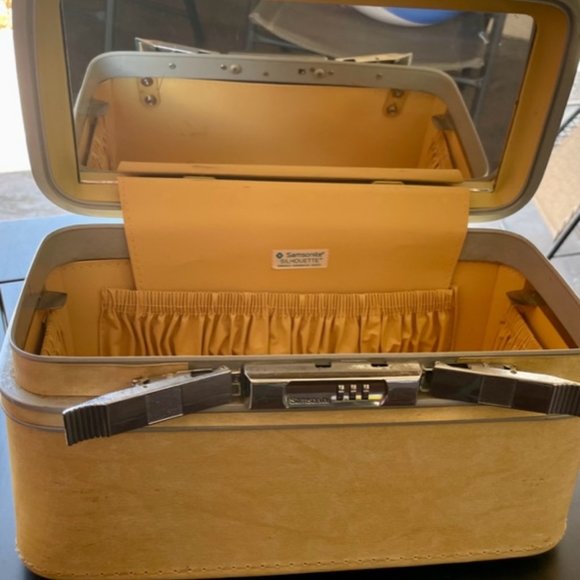 Samsonite Vintage Train Case 1960s Butter Yellow Silhouette Elevated Picnic - Picture 9 of 16